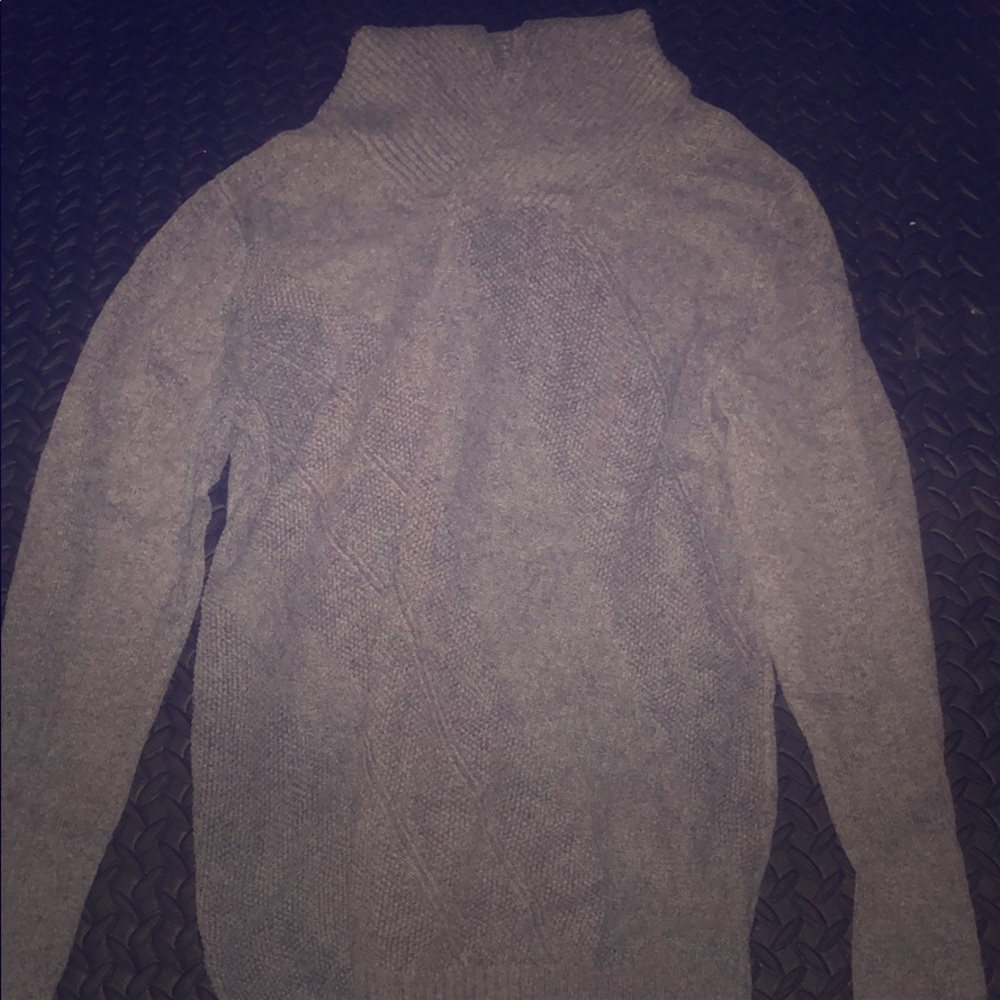 Men’s gray sweater
